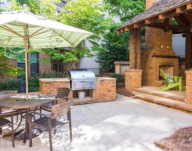 880 Glenwood Avenue - Photo Thumbnail 20