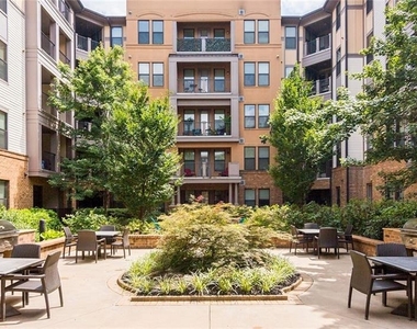 880 Glenwood Avenue - Photo Thumbnail 6