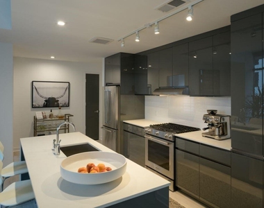 693 Peachtree Street Ne - Photo Thumbnail 2