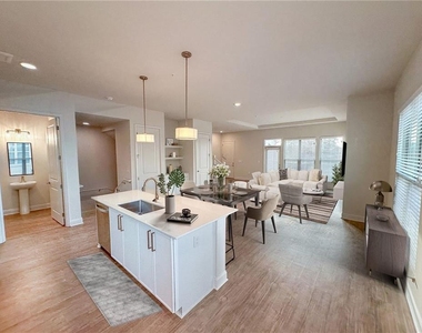 1003 Ridgewalk Parkways - Photo Thumbnail 4