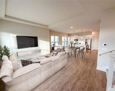 1003 Ridgewalk Parkways - Photo Thumbnail 8