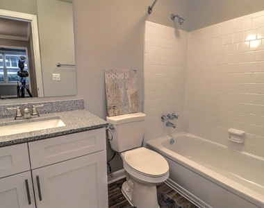 3200 Post Woods Drive - Photo Thumbnail 7
