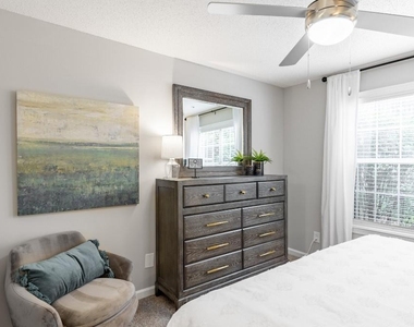 2124 Gables Drive - Photo Thumbnail 8