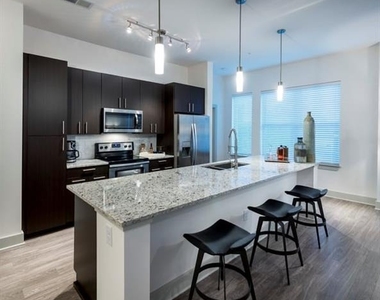 400 Pharr Road Ne - Photo Thumbnail 1