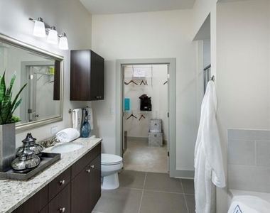 400 Pharr Road Ne - Photo Thumbnail 5