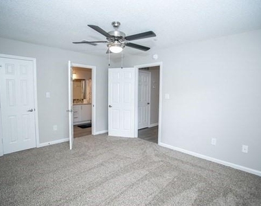 100 Dunwoody Gables Drive - Photo Thumbnail 5