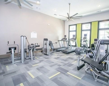 100 Dunwoody Gables Drive - Photo Thumbnail 12