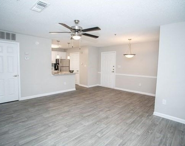 100 Dunwoody Gables Drive - Photo Thumbnail 4