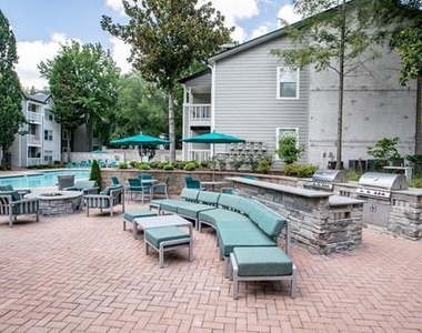 100 Dunwoody Gables Drive - Photo Thumbnail 17