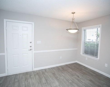100 Dunwoody Gables Drive - Photo Thumbnail 3