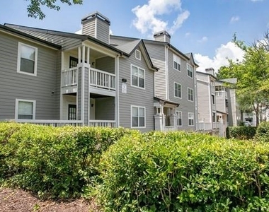 100 Dunwoody Gables Drive - Photo Thumbnail 11