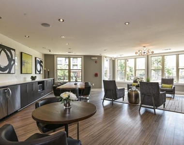 2400 Parkland Drive Ne - Photo Thumbnail 9