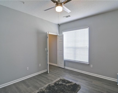 1100 Park Creek Court - Photo Thumbnail 17