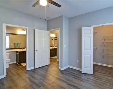 1100 Park Creek Court - Photo Thumbnail 16