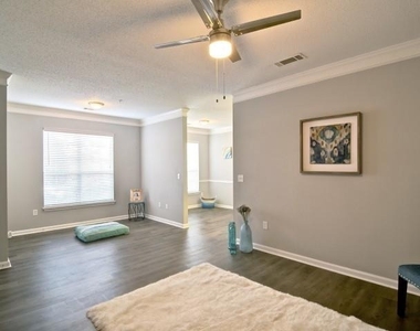 1100 Park Creek Court - Photo Thumbnail 12