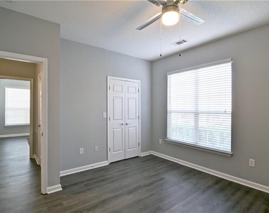 1100 Park Creek Court - Photo Thumbnail 18