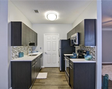 1100 Park Creek Court - Photo Thumbnail 4