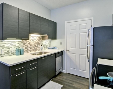 1100 Park Creek Court - Photo Thumbnail 7