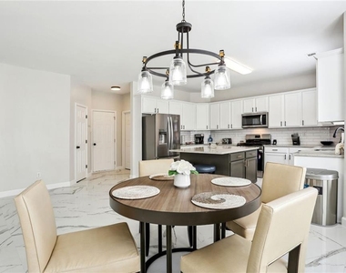 5161 Madison Green Drive Sw - Photo Thumbnail 3