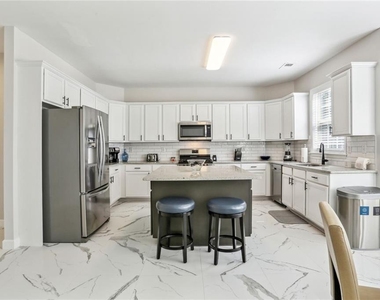 5161 Madison Green Drive Sw - Photo Thumbnail 13