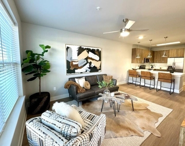 2000 James Jackson Parkway - Photo Thumbnail 5