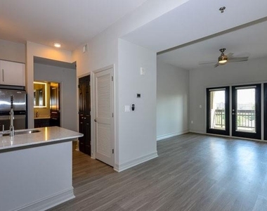 530 Piedmont Avenue - Photo Thumbnail 3