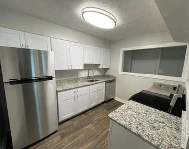 1805 Roswell Road - Photo Thumbnail 2