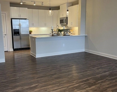 92 W Paces Ferry Road Nw - Photo Thumbnail 3