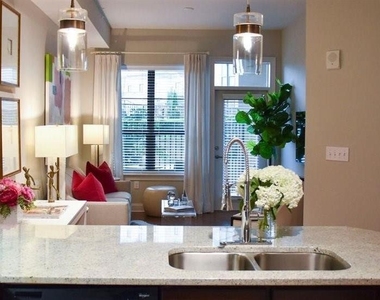 92 W Paces Ferry Road Nw - Photo Thumbnail 5