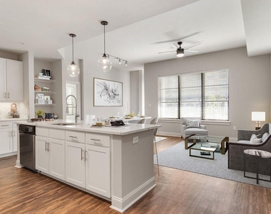 92 W Paces Ferry Road Nw - Photo Thumbnail 8