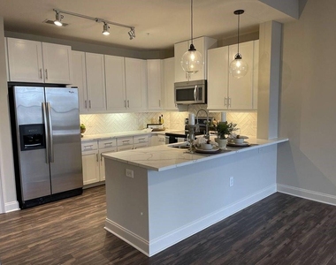 92 W Paces Ferry Road Nw - Photo Thumbnail 4