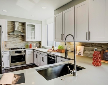 205 12th Street Ne - Photo Thumbnail 4