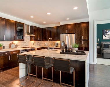 205 12th Street Ne - Photo Thumbnail 2