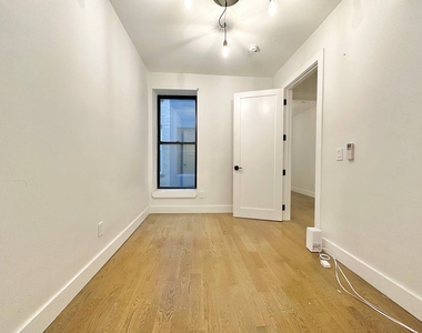 961 Seneca Avenue - Photo Thumbnail 5