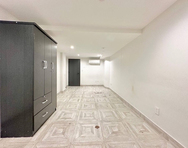 961 Seneca Avenue - Photo Thumbnail 13