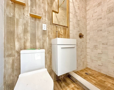 961 Seneca Avenue - Photo Thumbnail 6