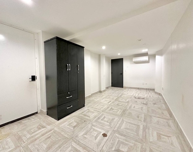 961 Seneca Avenue - Photo Thumbnail 12