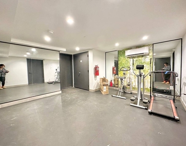 961 Seneca Avenue - Photo Thumbnail 11