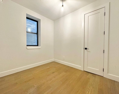 961 Seneca Avenue - Photo Thumbnail 3