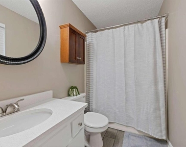 124 Bentley Parkway - Photo Thumbnail 16