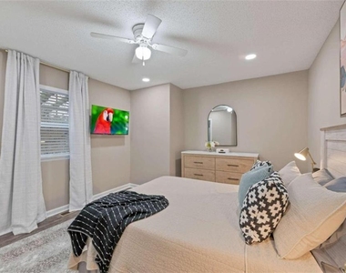 124 Bentley Parkway - Photo Thumbnail 14