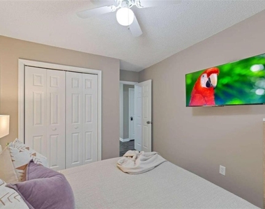 124 Bentley Parkway - Photo Thumbnail 10