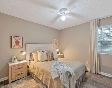 124 Bentley Parkway - Photo Thumbnail 11