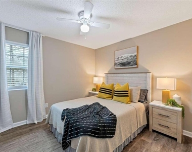 122 Bentley Parkway - Photo Thumbnail 13
