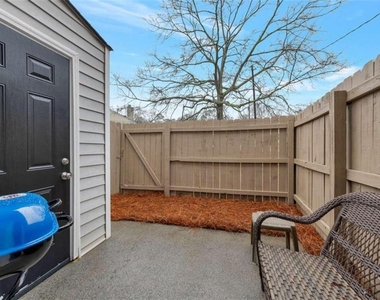 122 Bentley Parkway - Photo Thumbnail 18