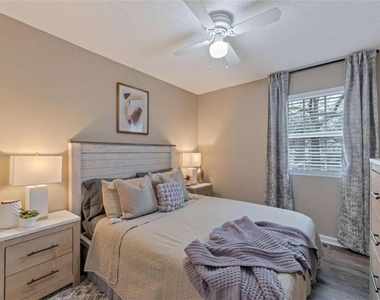 122 Bentley Parkway - Photo Thumbnail 15