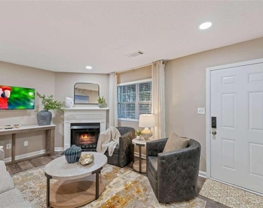 122 Bentley Parkway - Photo Thumbnail 1