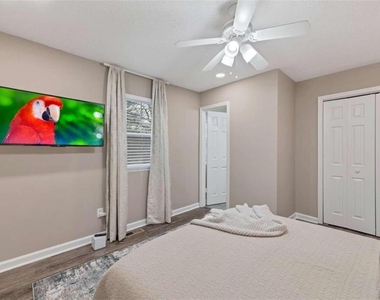 122 Bentley Parkway - Photo Thumbnail 11
