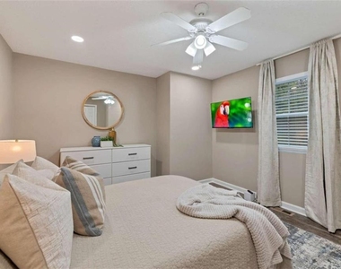 122 Bentley Parkway - Photo Thumbnail 9