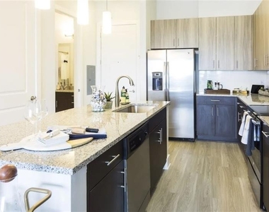 6050 Roswell Road Ne - Photo Thumbnail 1